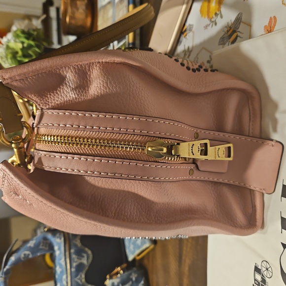 Coach Tea Rose Rogue Set - Picture 7 of 16